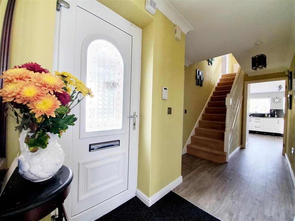 Cae Castell, Loughor, Swansea 4 bed detached house £310,000