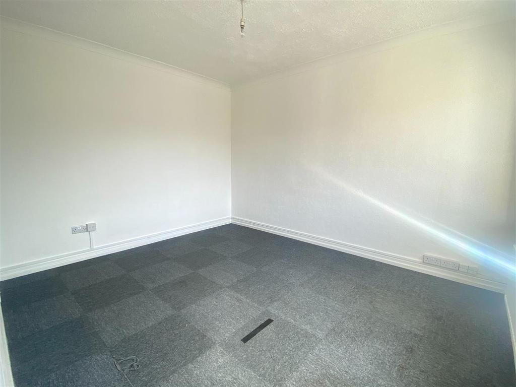 Front bedroom 1