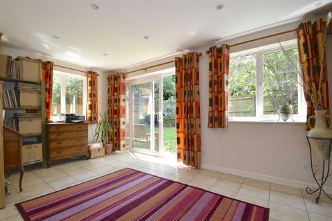 7 Glovers Close, Woodstock, OX20 1NS
