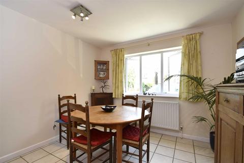 7 Glovers Close, Woodstock, OX20 1NS