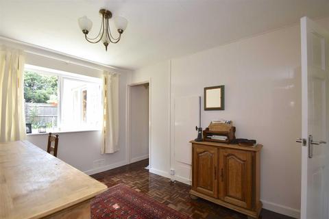 7 Glovers Close, Woodstock, OX20 1NS