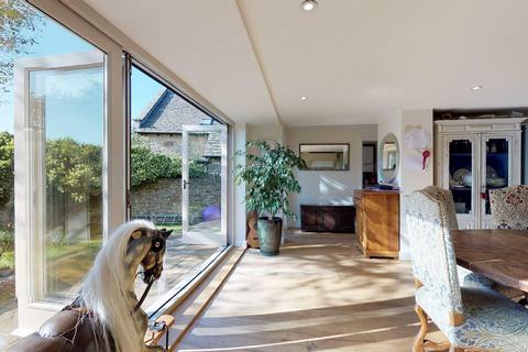 Dolphin Cottage Bletchingdon Road, Kirtlington, Kidlington, OX5 3HF