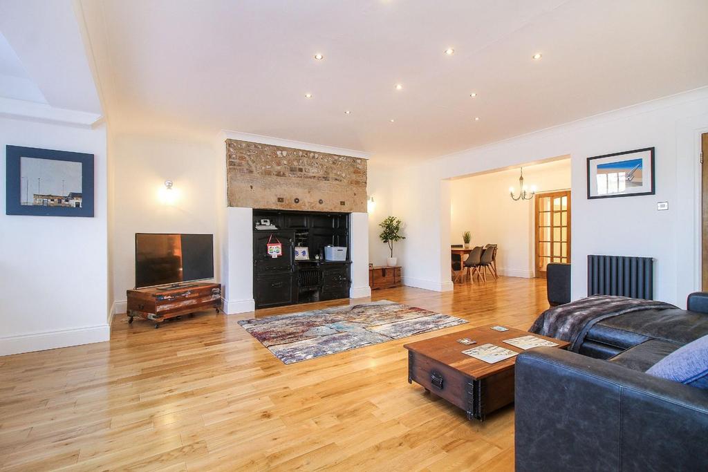 Priors Terrace, Tynemouth 3 bed flat £450,000