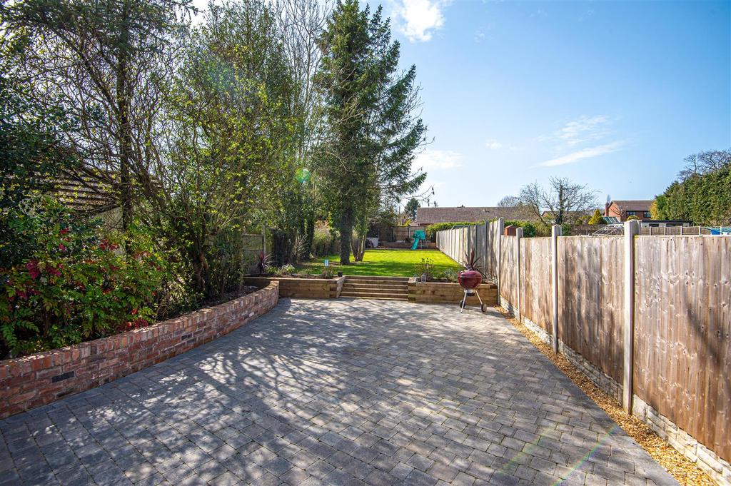 Burntwood Road, Hammerwich, Burntwood 3 bed semidetached house £289,950
