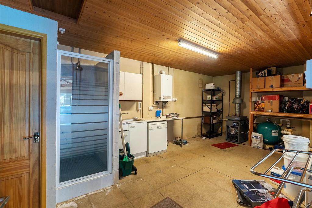 Plant room/w.c.