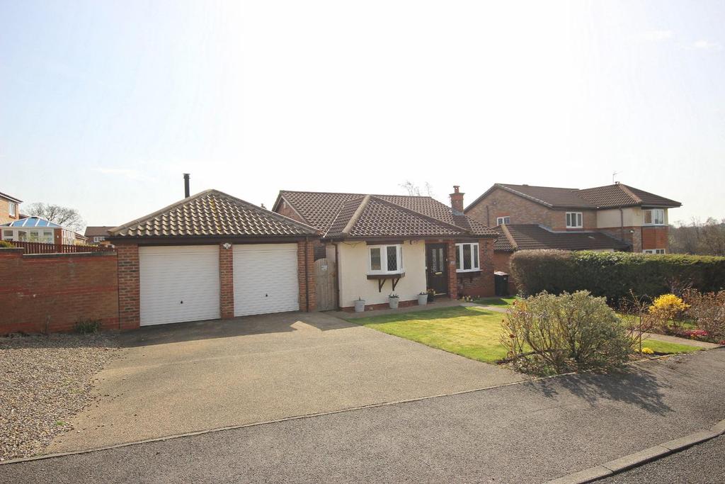 West Farm Court, Broompark, Durham 2 bed detached bungalow £895 pcm