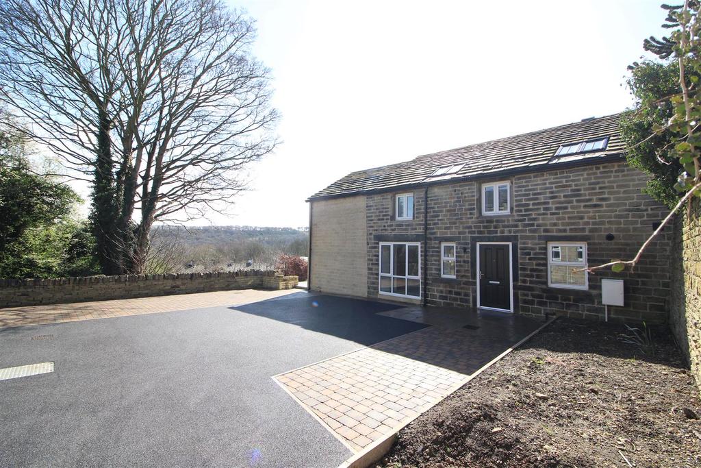 Westgate, Almondbury, Huddersfield 2 bed terraced house £750 pcm (£