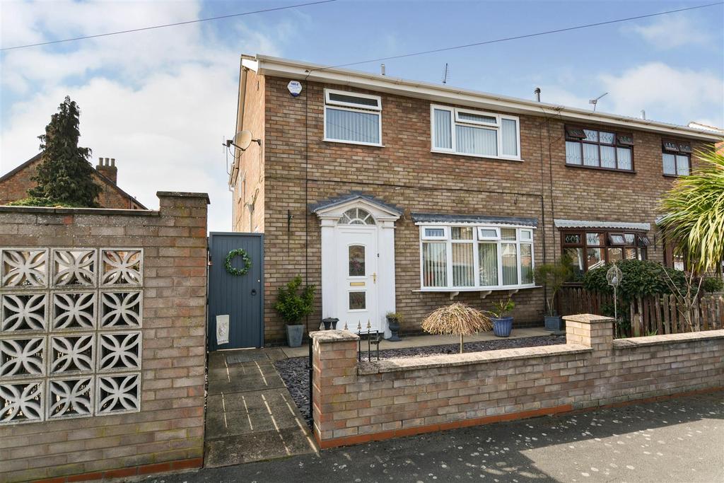 St. Johns Road, Scunthorpe 4 bed semidetached house £179,950