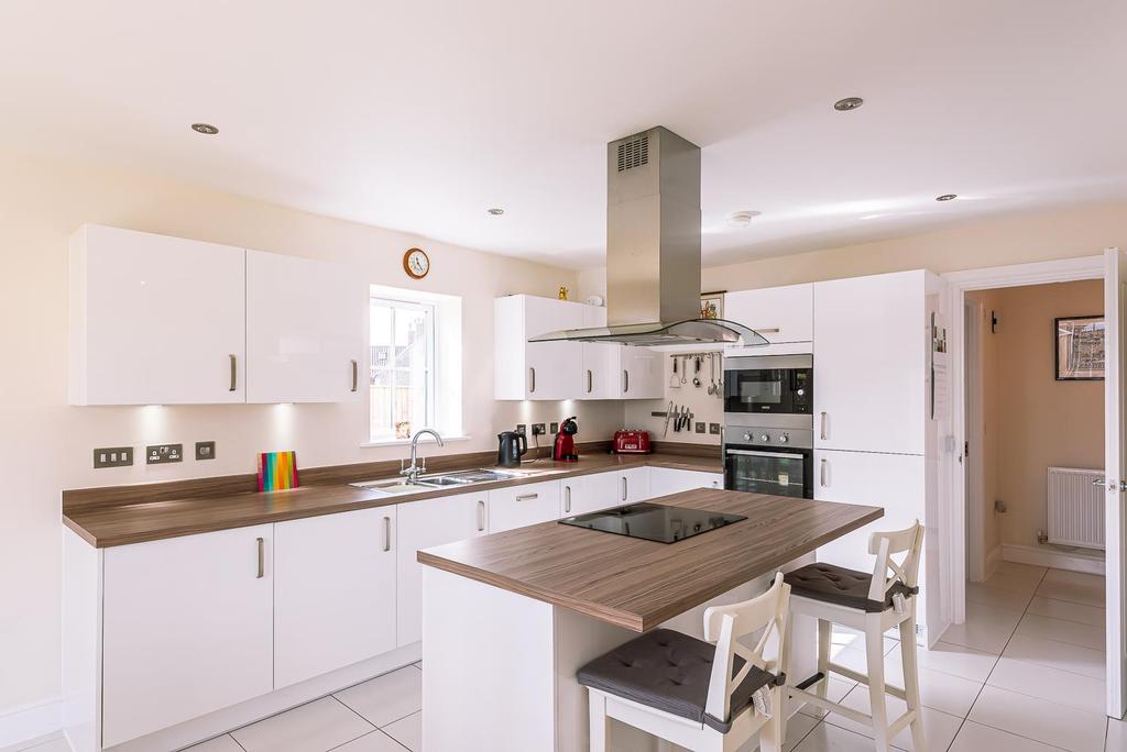 Open plan kitchen/dining room