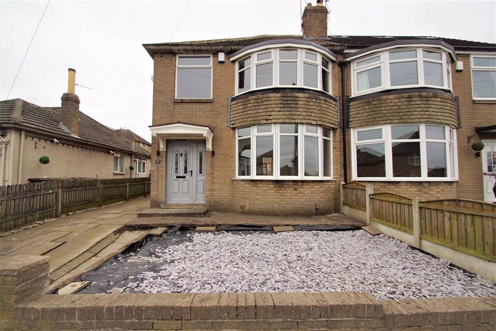 Kingswear Garth, Leeds 3 bed semidetached house £950 pcm (£219 pw)