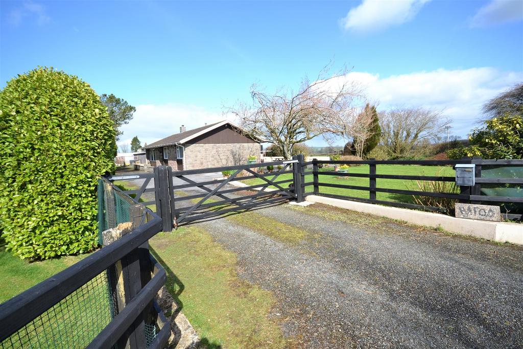 Llanddewi Velfrey, Narberth 3 bed property with land £465,000