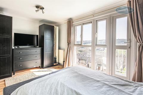 81 Fairbarn Drive, Sheffield, S6 5QJ