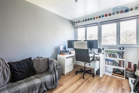 81 Fairbarn Drive, Sheffield, S6 5QJ