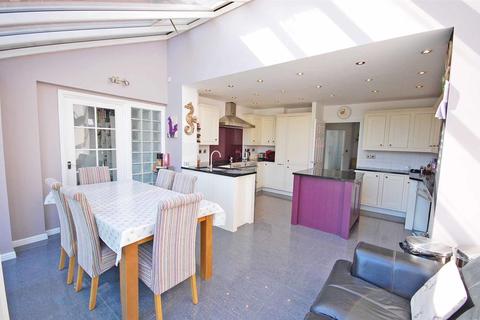 84 Grantham Avenue, Great Notley, Braintree, CM77 7FP