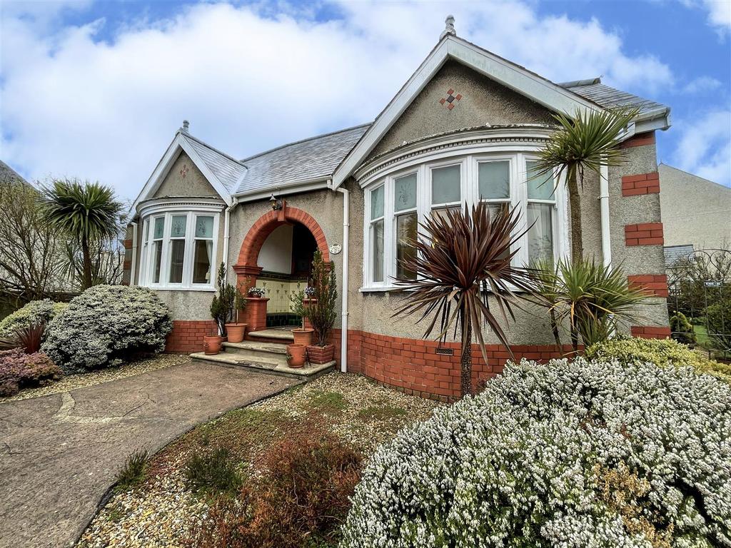 Priory Road, Milford Haven 4 bed detached bungalow £275,000