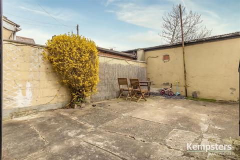 36b Bridge Road, Grays, RM17 6BU