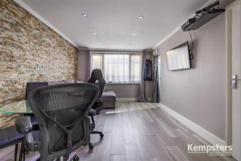 36b Bridge Road, Grays, RM17 6BU