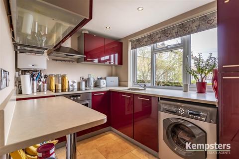 34 Elm Road, Aveley, South Ockendon, RM15 4SX