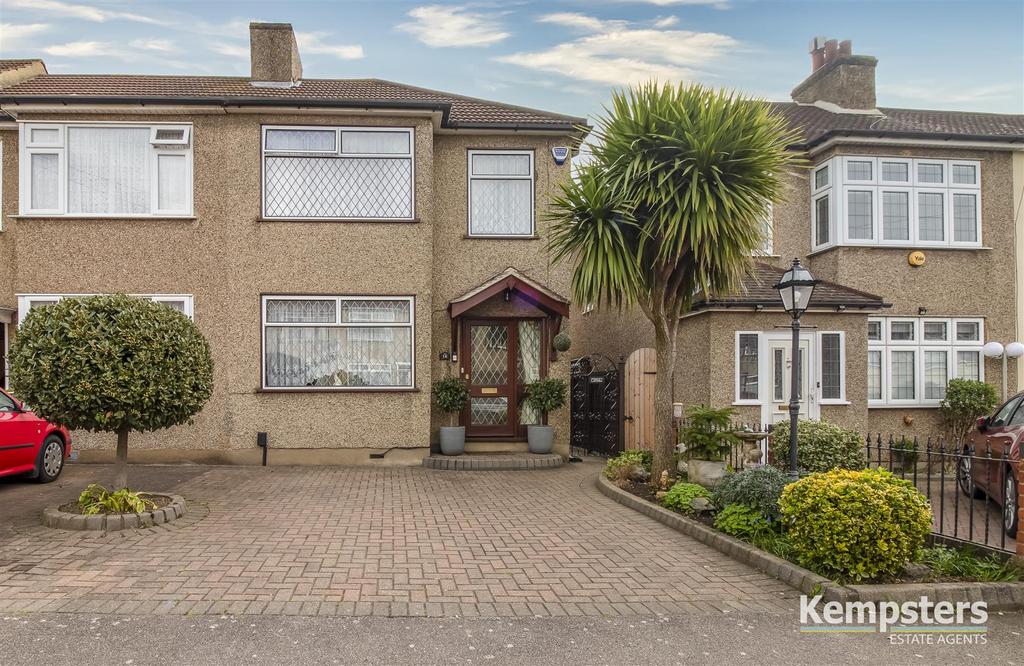 Grovelands Way, Grays 3 bed end of terrace house £365,000