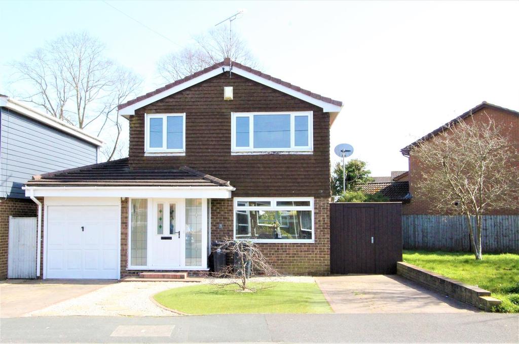 Bronte Avenue, Christchurch 3 bed detached house £1,450 pcm (£335 pw)