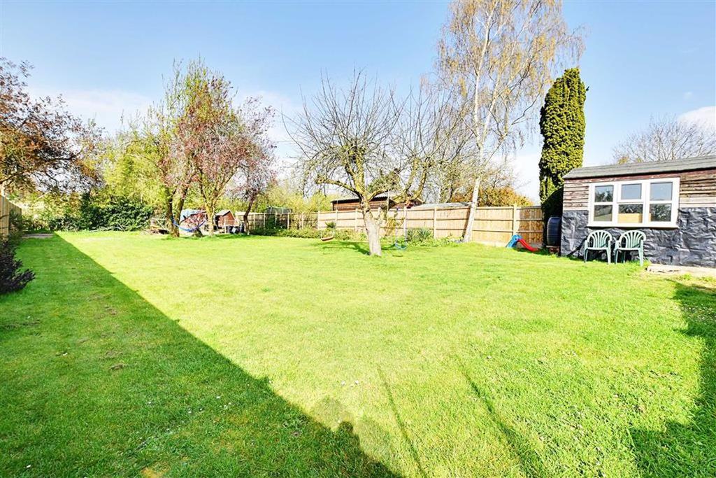 Margaret Road, Worcester 3 bed semidetached house £325,000