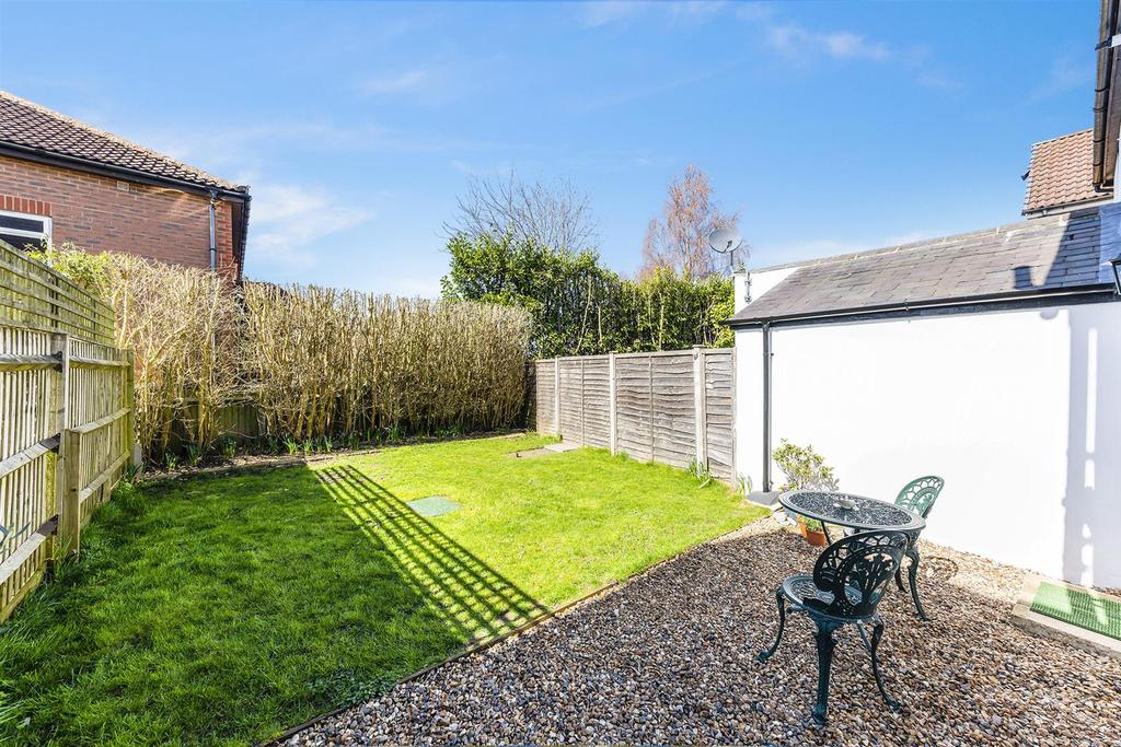Buckland Road, Lower Kingswood, Tadworth 2 bed semidetached house £