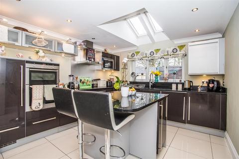 1 Chapel Close, Yeoford, Crediton, EX17 5BL