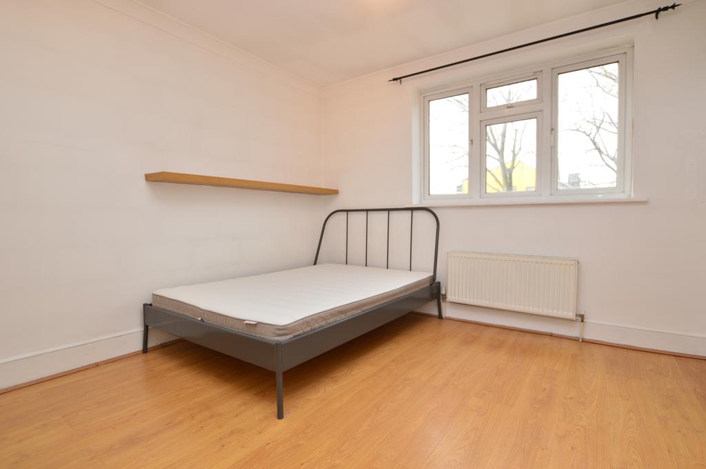 Peckham Rye Peckham SE15 2 bed flat £1,250 pcm (£288 pw)