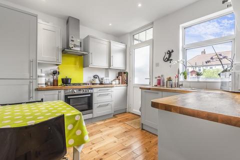 124 Tilehurst Road, London, SW18 3EY