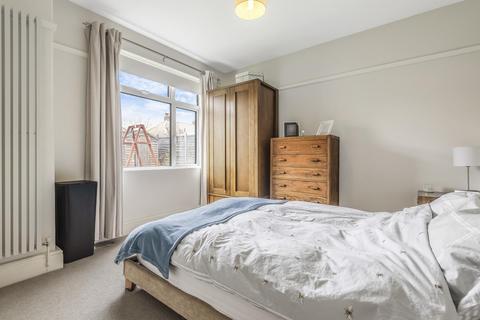 124 Tilehurst Road, London, SW18 3EY