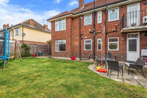 124 Tilehurst Road, London, SW18 3EY