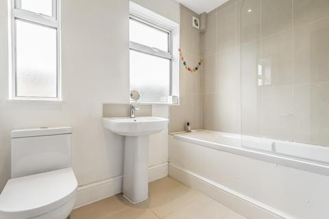 124 Tilehurst Road, London, SW18 3EY