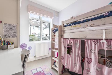 124 Tilehurst Road, London, SW18 3EY