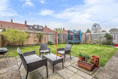 124 Tilehurst Road, London, SW18 3EY