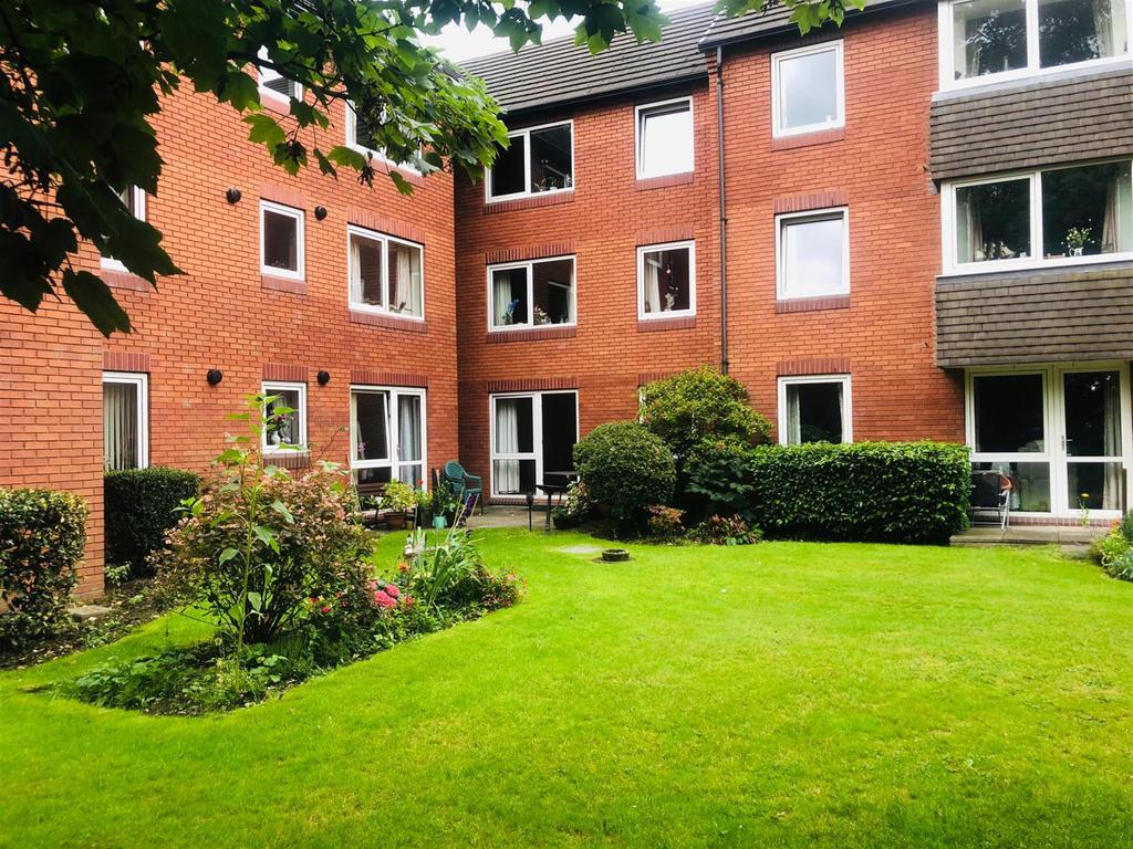 Flat 9, Homehall House 82 Upper Holland Road, Sutton Coldfield 1 bed flat £700 pcm (£162 pw)