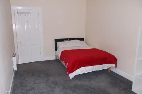 2 bedroom flat to rent, Baldovan Terrace, Baxter Park, Dundee, DD4