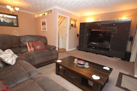 17 Cotman Road, Clacton-on-sea, CO16 8YP