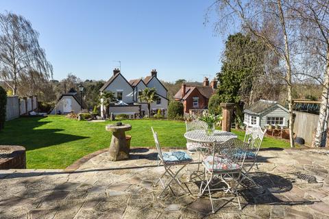 Strathavon Botley Road, Bishops Waltham, Southampton, SO32 1DQ