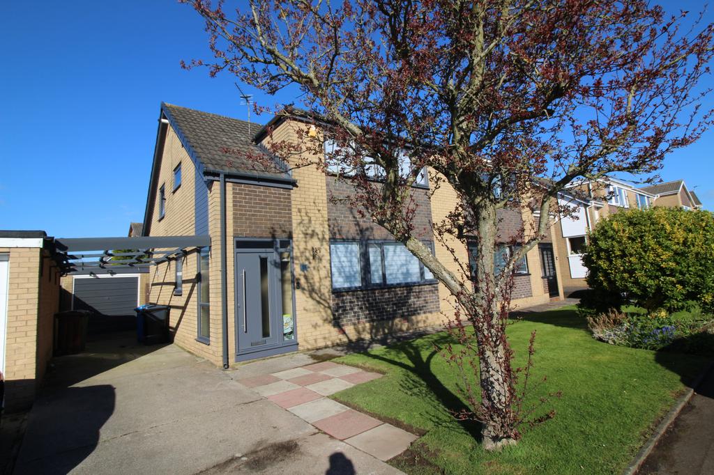 Moreton Drive, Staining, FY3 3 bed semidetached house £175,000