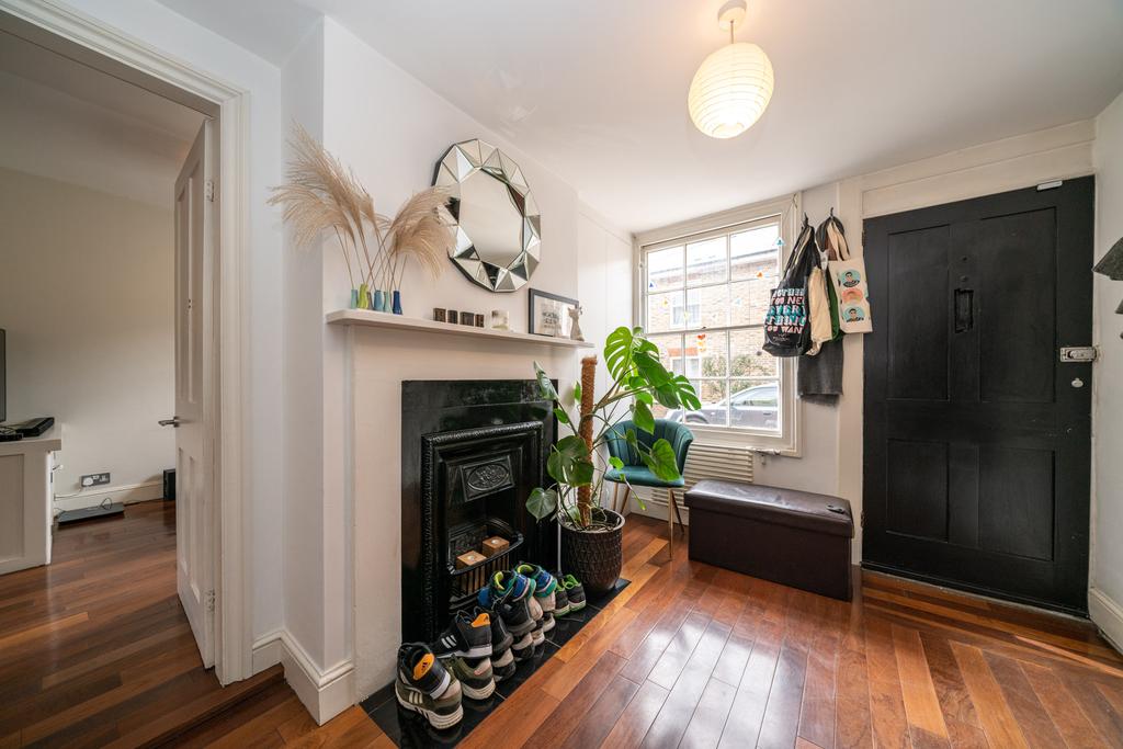 Ravens Lane, Berkhamsted HP4 3 bed terraced house £625,000