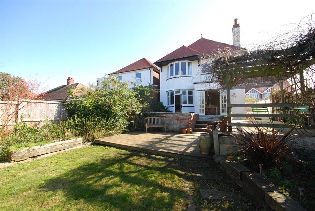 Downs Park, Herne Bay 4 bed detached house £400,000