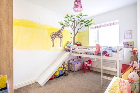 18 Boldison Close, Aylesbury, HP19 8JL