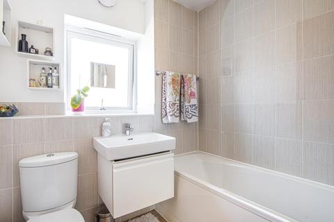 18 Boldison Close, Aylesbury, HP19 8JL