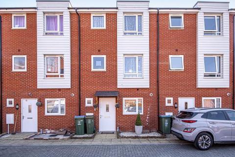 18 Boldison Close, Aylesbury, HP19 8JL