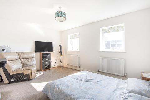 18 Boldison Close, Aylesbury, HP19 8JL