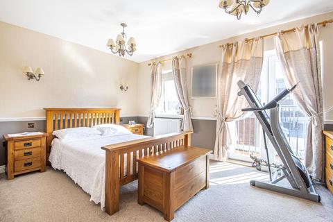 18 Boldison Close, Aylesbury, HP19 8JL