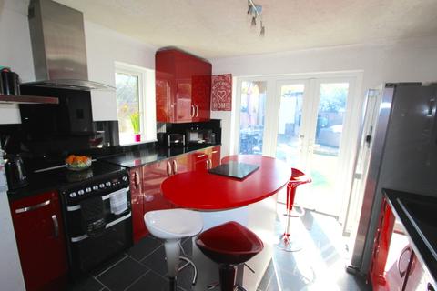 9 Boleyn Close, Chafford Hundred, Grays, RM16 6NU