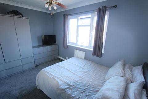 9 Boleyn Close, Chafford Hundred, Grays, RM16 6NU