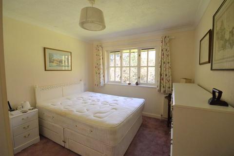 2 bedroom retirement property for sale - Ash Grove, Haslemere NO ONWARD CHAIN
