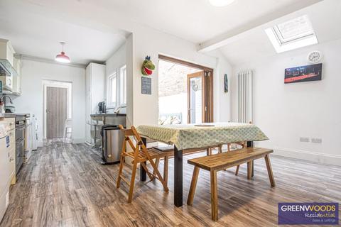 72 Elm Road, Kingston Upon Thames, KT2 6HU